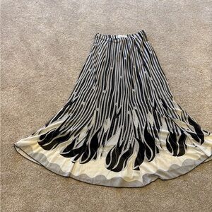Elegant Black and Cream A-Line Skirt